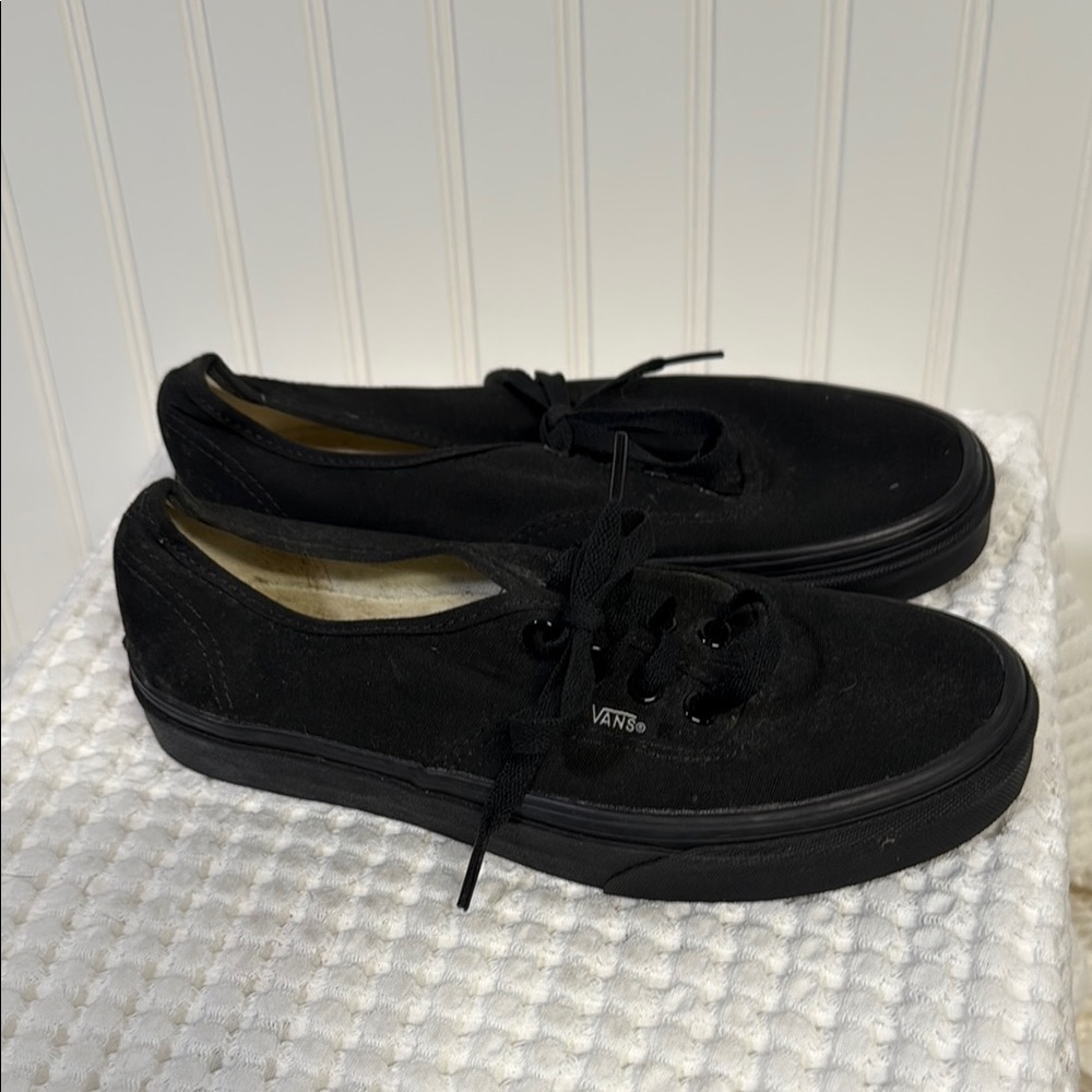 Vans Authentic Low-Top Sneakers in Black